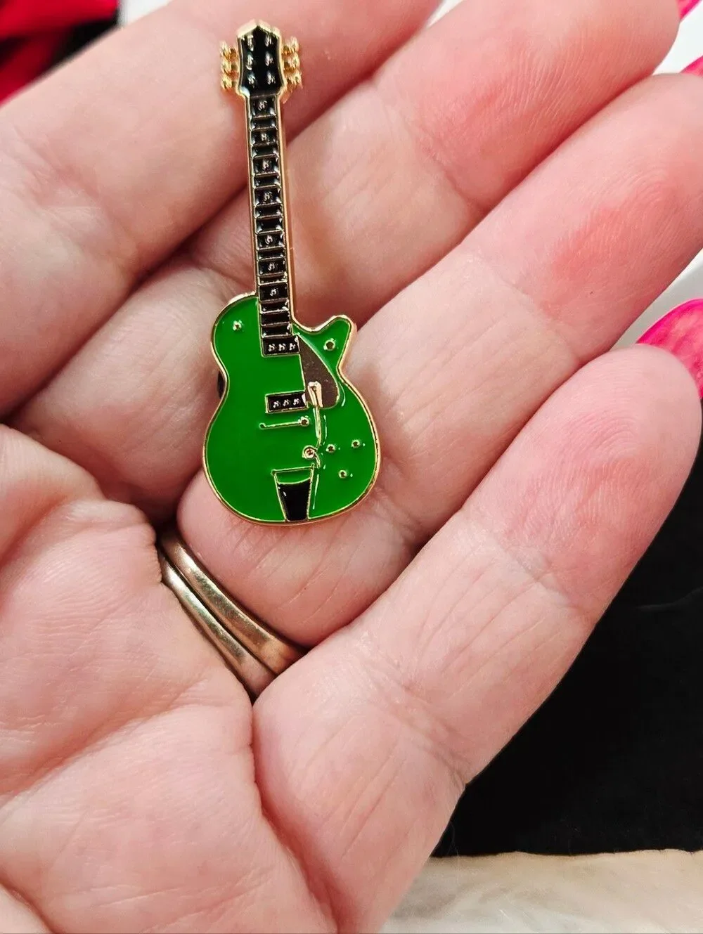 Green Electric Guitar Enamel Pin Musician Lapel Pin Rock Band Backpack Flair